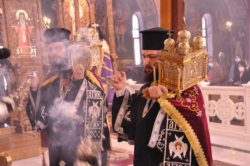 Τά ἅγια Πάθη τοῦ Κυρίου μας ἡ Ἀποκαθήλωσις καί ὁ Ἐπιτάφιος στόν Ἱερό Μητροπολιτικό Ναό Δράμας
